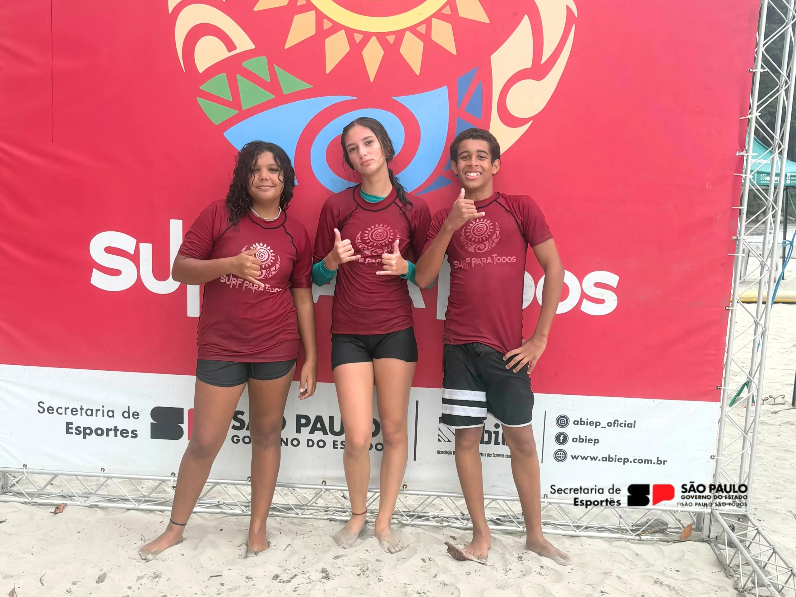 Quer saber o melhor das aulas de surf202-06-2025 00-58-14